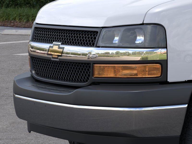 2025 Chevrolet Express Cutaway 3500 photo 11