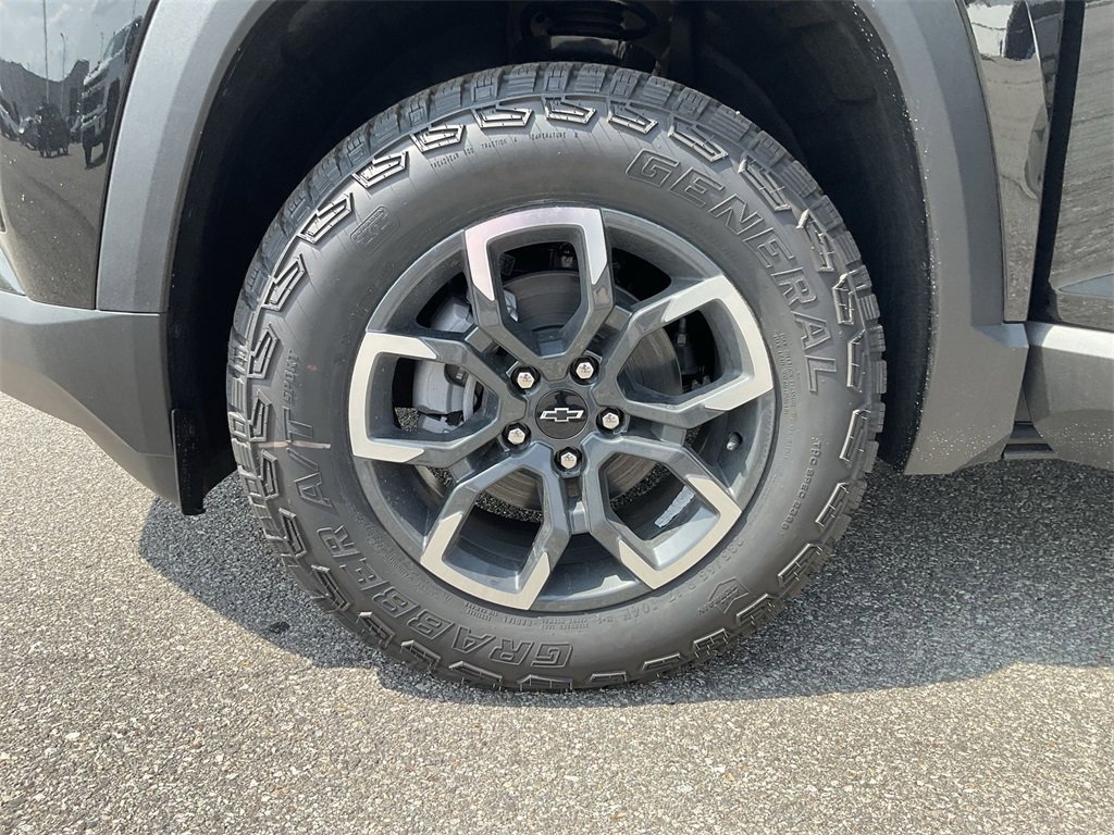 2026 Chevrolet Silverado EV LT photo 16