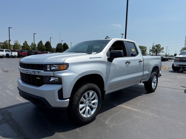 2021 Chevrolet Silverado 1500 Custom photo 2