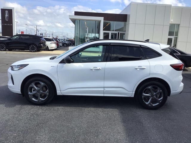 2023 Ford Escape ST-Line photo 6