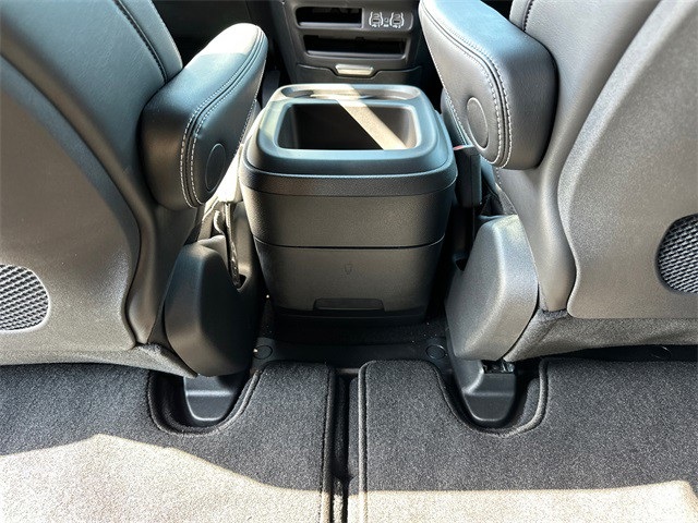 2025 Chrysler Pacifica photo 14