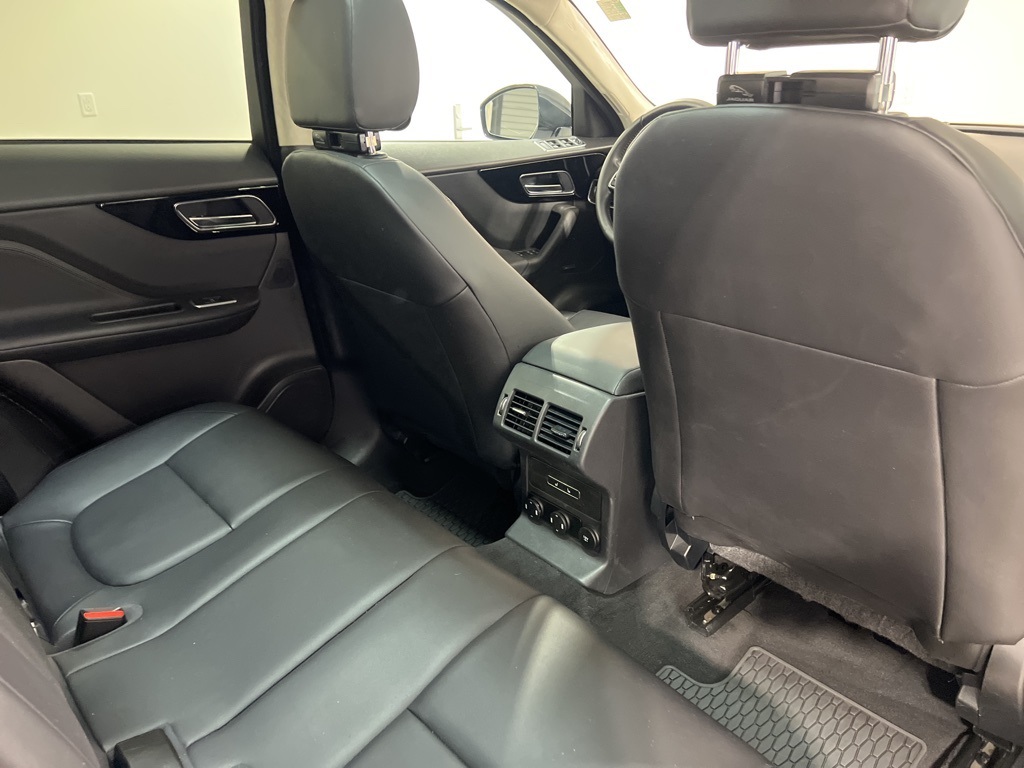 2019 Jaguar F-PACE Premium photo 24