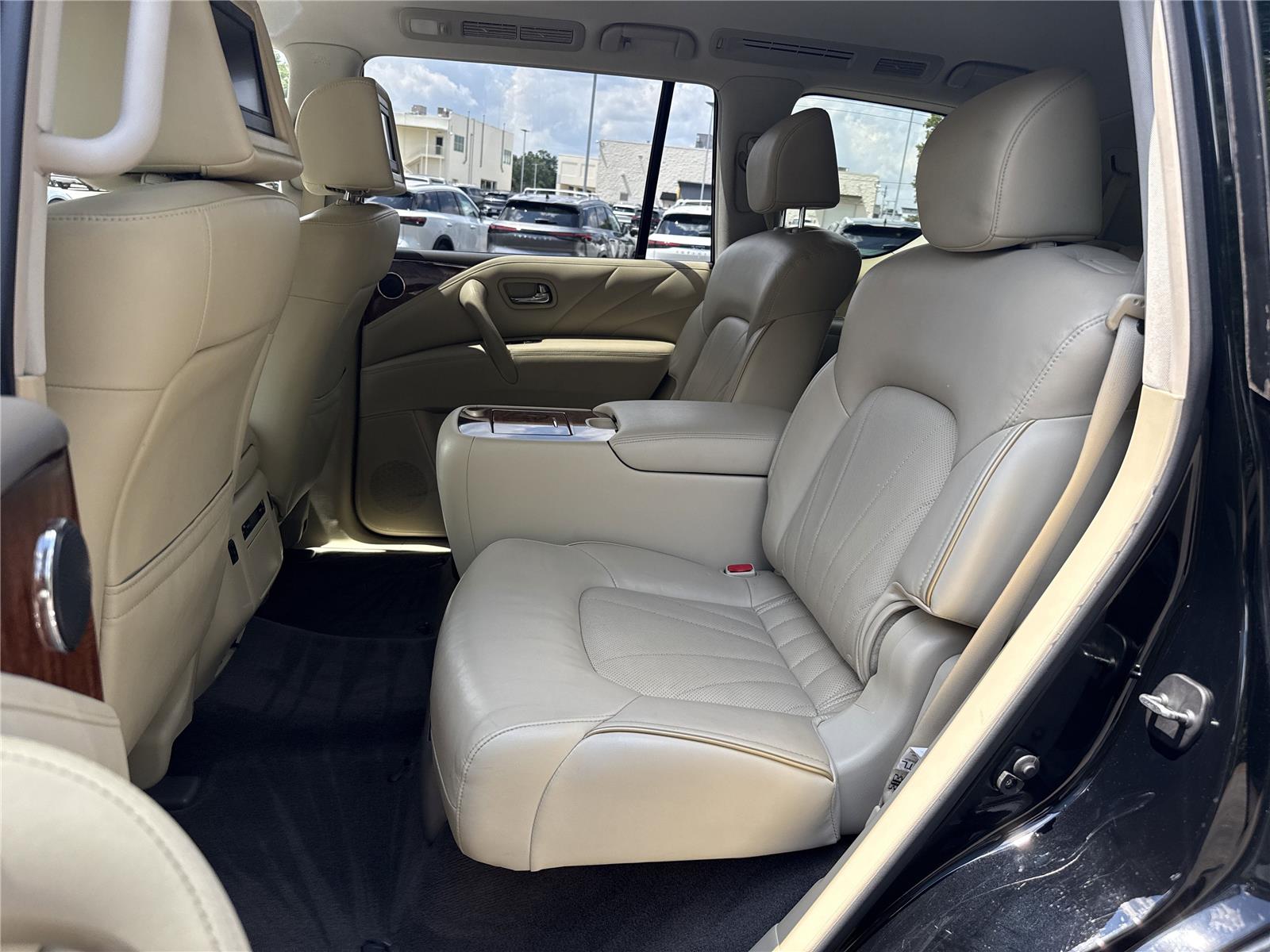2017 Infiniti QX80 photo 7