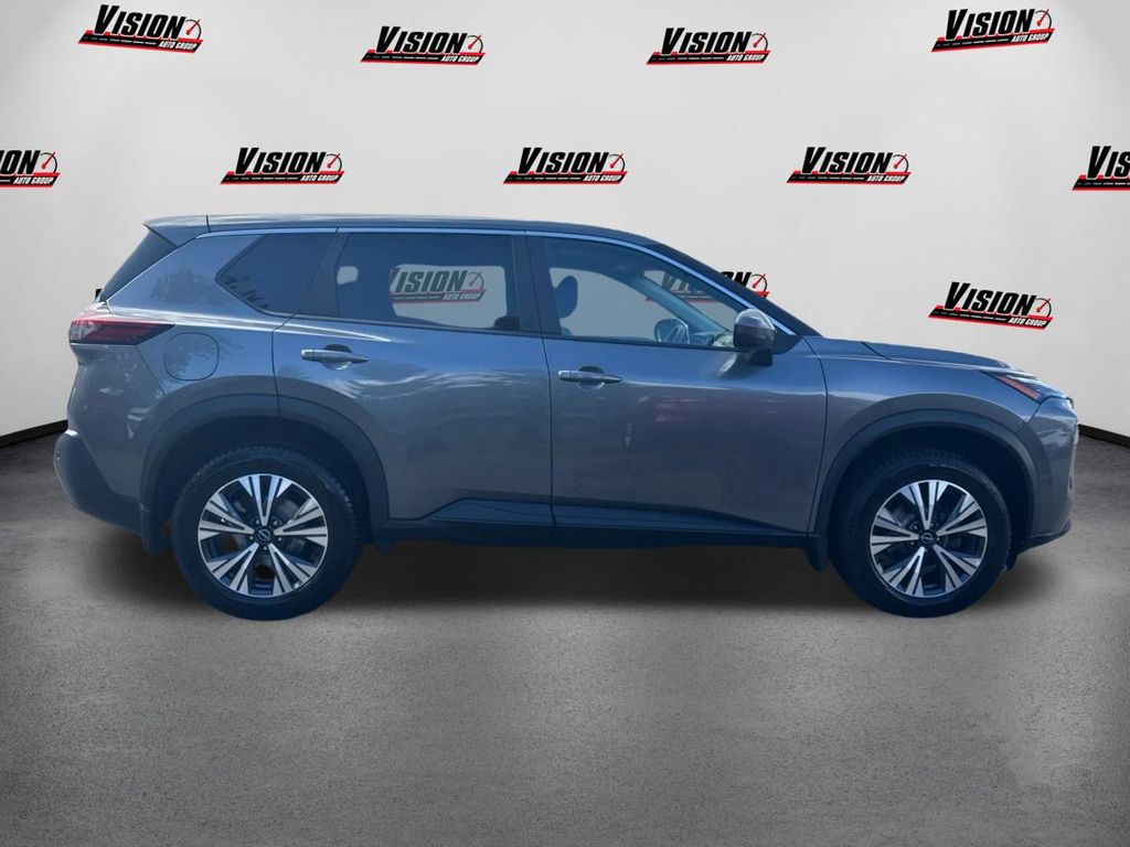 2022 Nissan Rogue SV photo 4