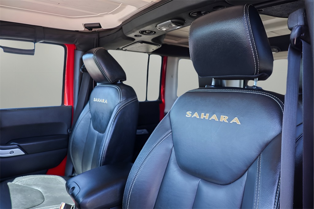 2015 Jeep Wrangler Unlimited Sahara photo 9