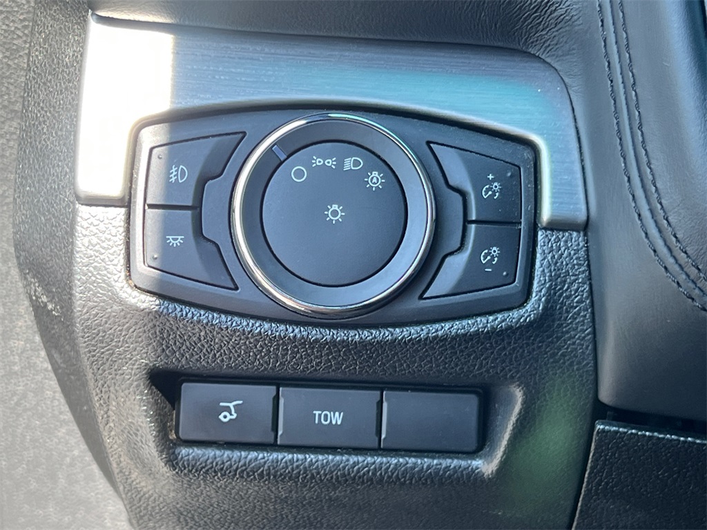 2017 Ford Explorer Platinum photo 27