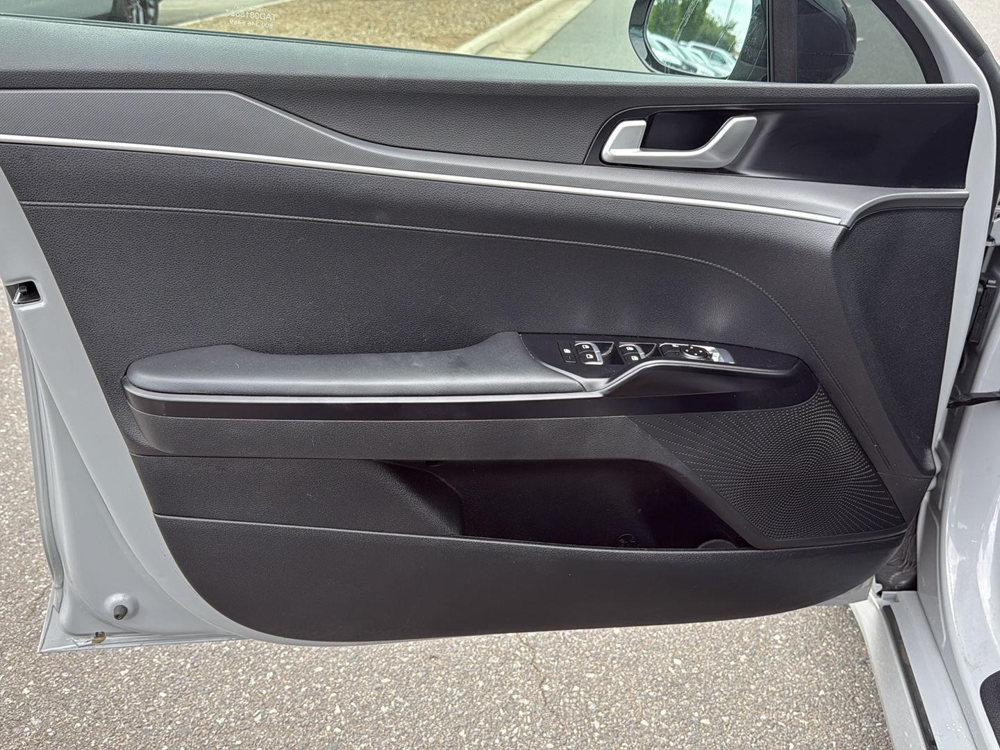 2022 Kia K5 GT-Line photo 11