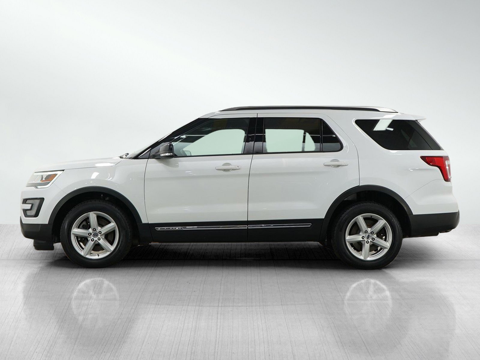 Used 2016 Ford Explorer XLT with VIN 1FM5K8D8XGGB74721 for sale in Bloomington, Minnesota