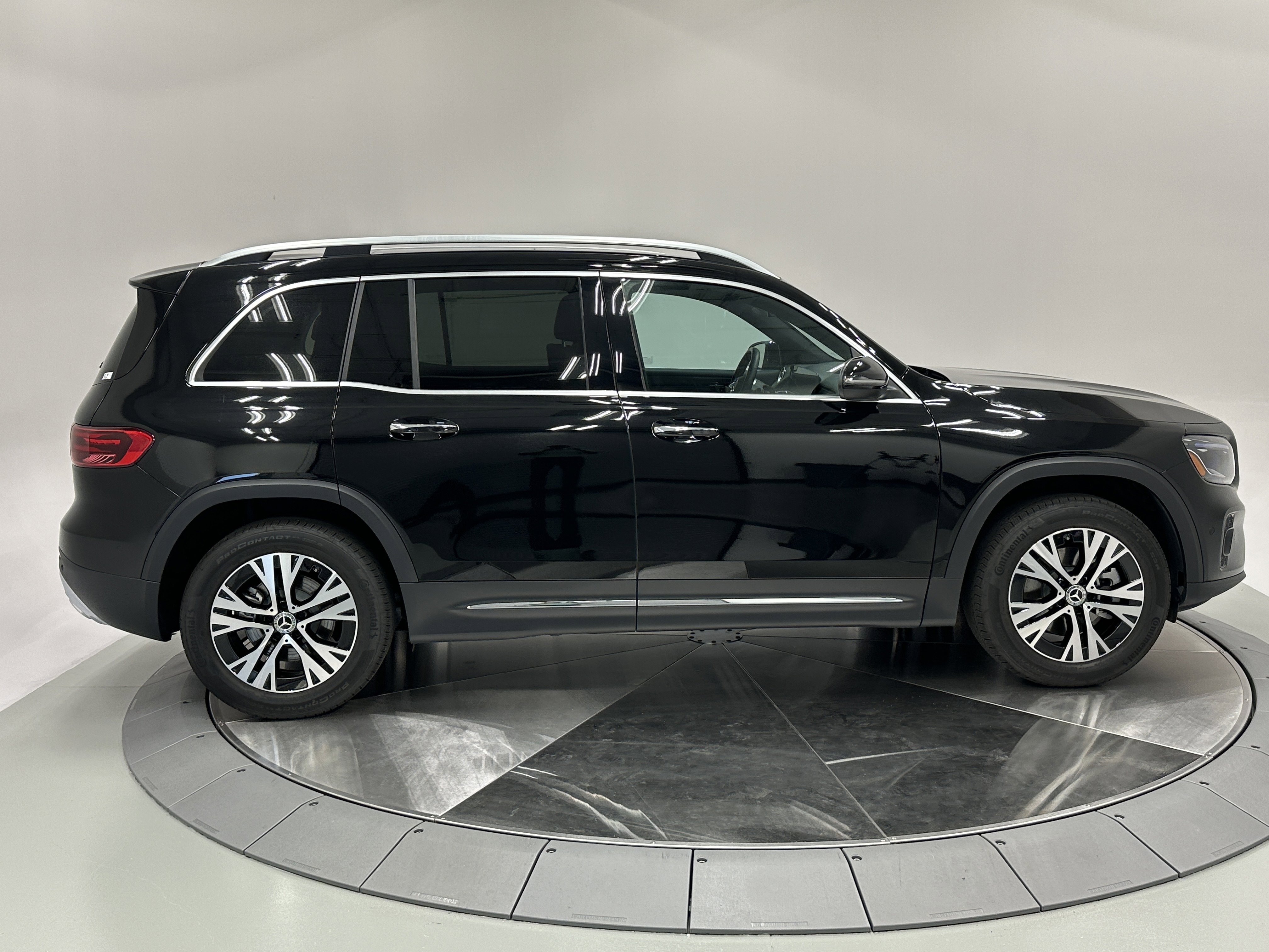 2024 Mercedes Benz GLB 250 photo 8