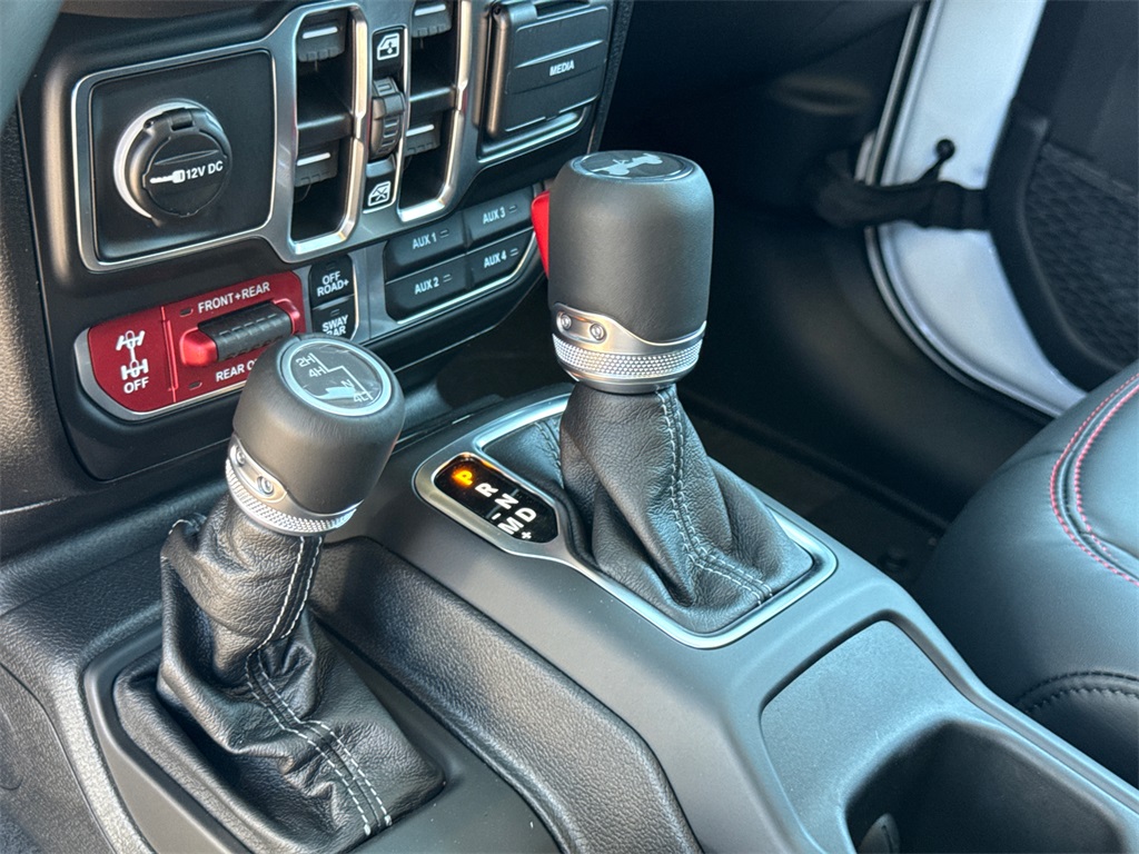 2025 Jeep Wrangler Rubicon photo 27