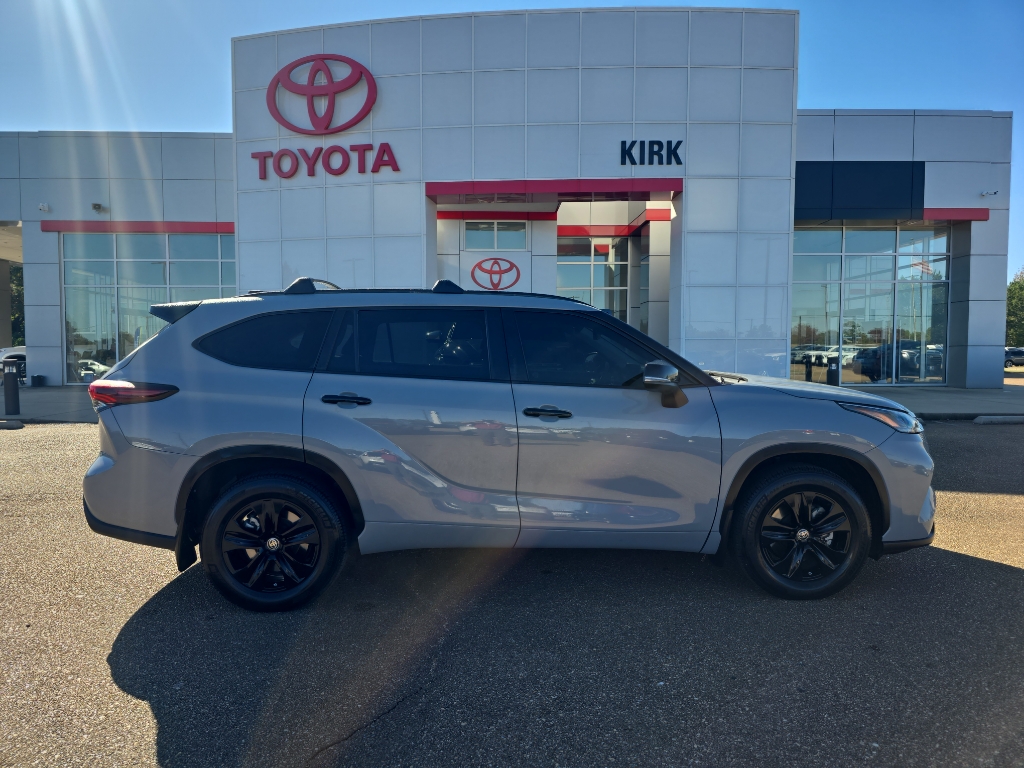 2024 Toyota Highlander XLE Nightshade's photo