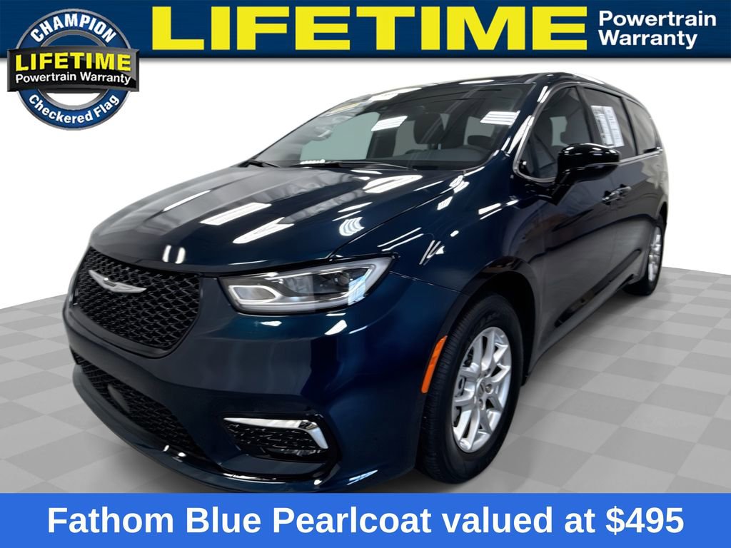 2025 Chrysler Pacifica Select's photo