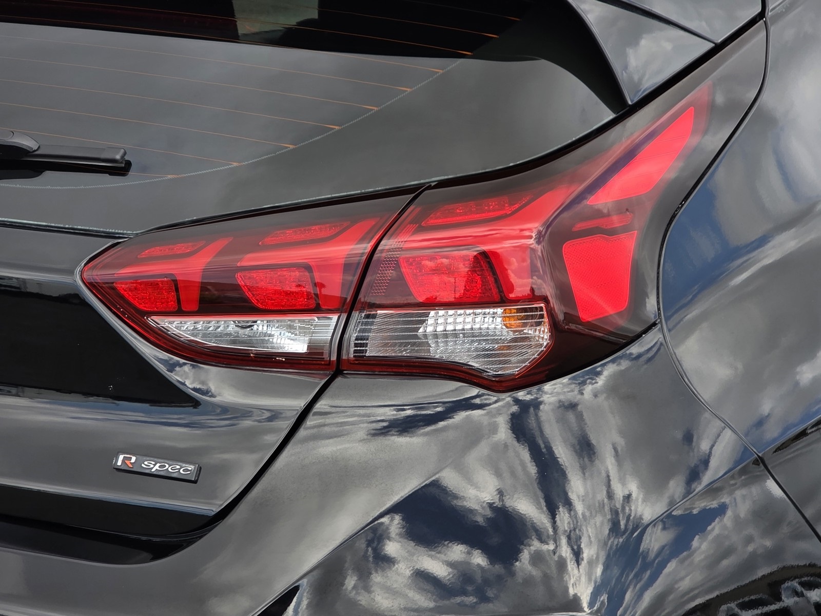 2019 Hyundai Veloster Turbo R-Spec photo 12