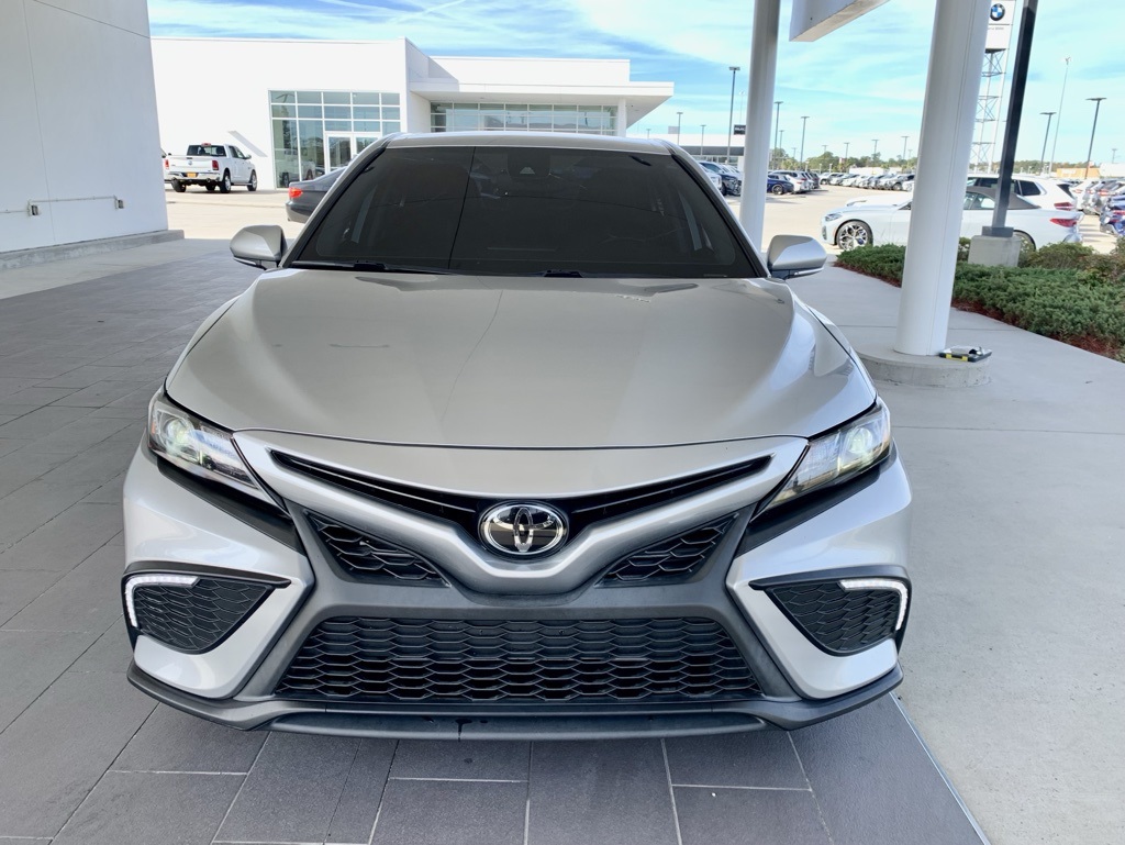 2022 Toyota Camry SE photo 2