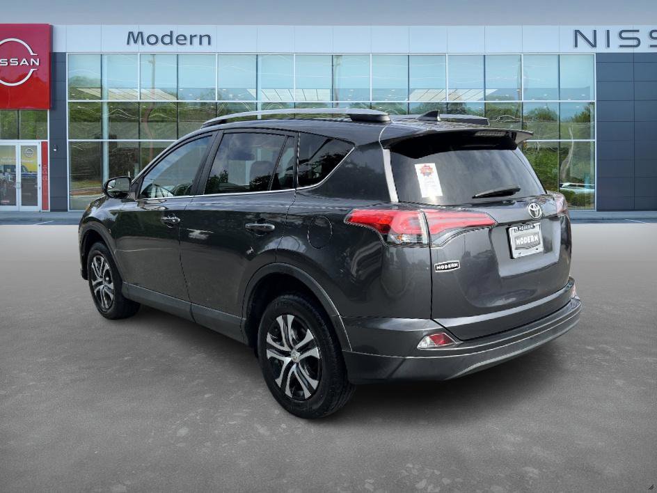 2018 Toyota RAV4 LE photo 7