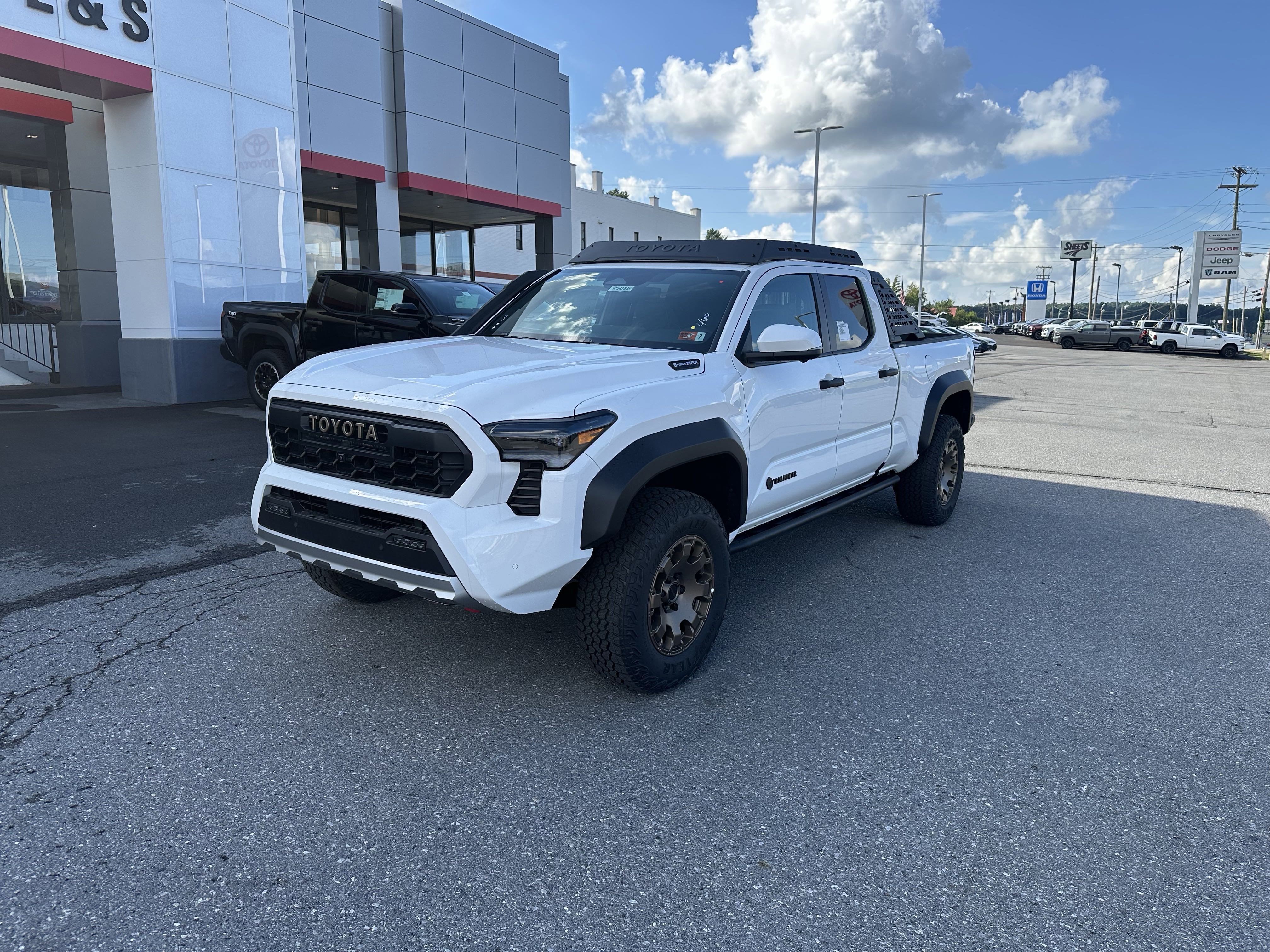2025 Toyota Tacoma Trailhunter's photo