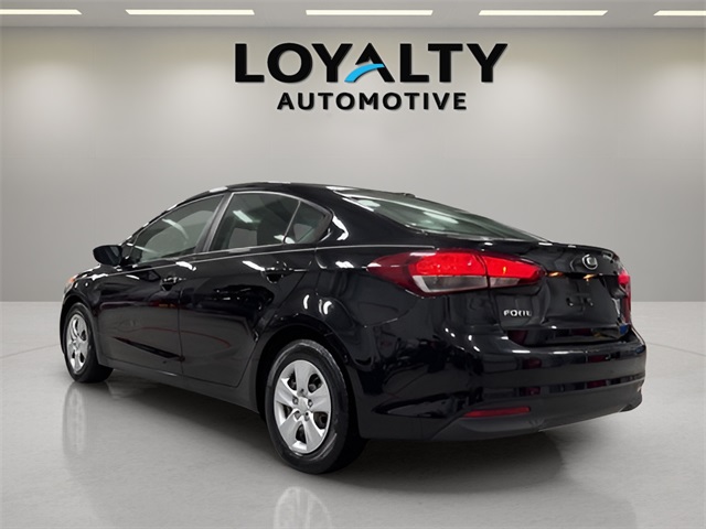 2017 Kia Forte LX Base photo 3