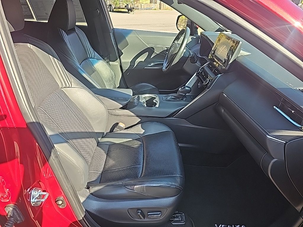 2021 Toyota Venza XLE photo 8