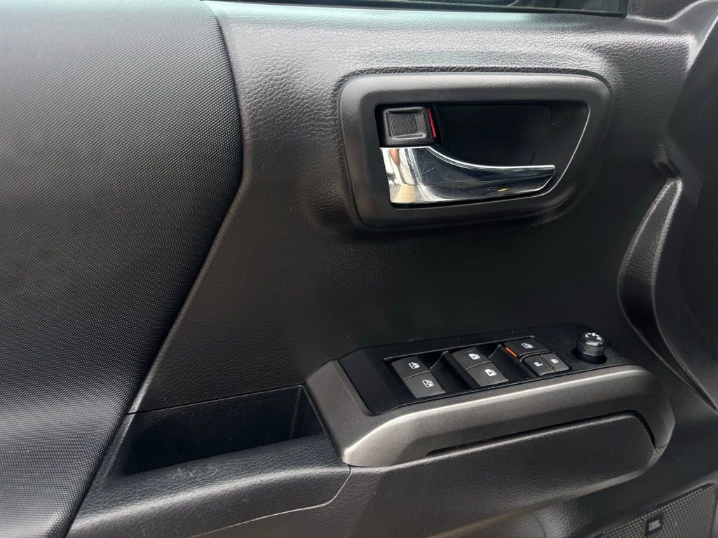 2023 Toyota Tacoma TRD Off-Road photo 10