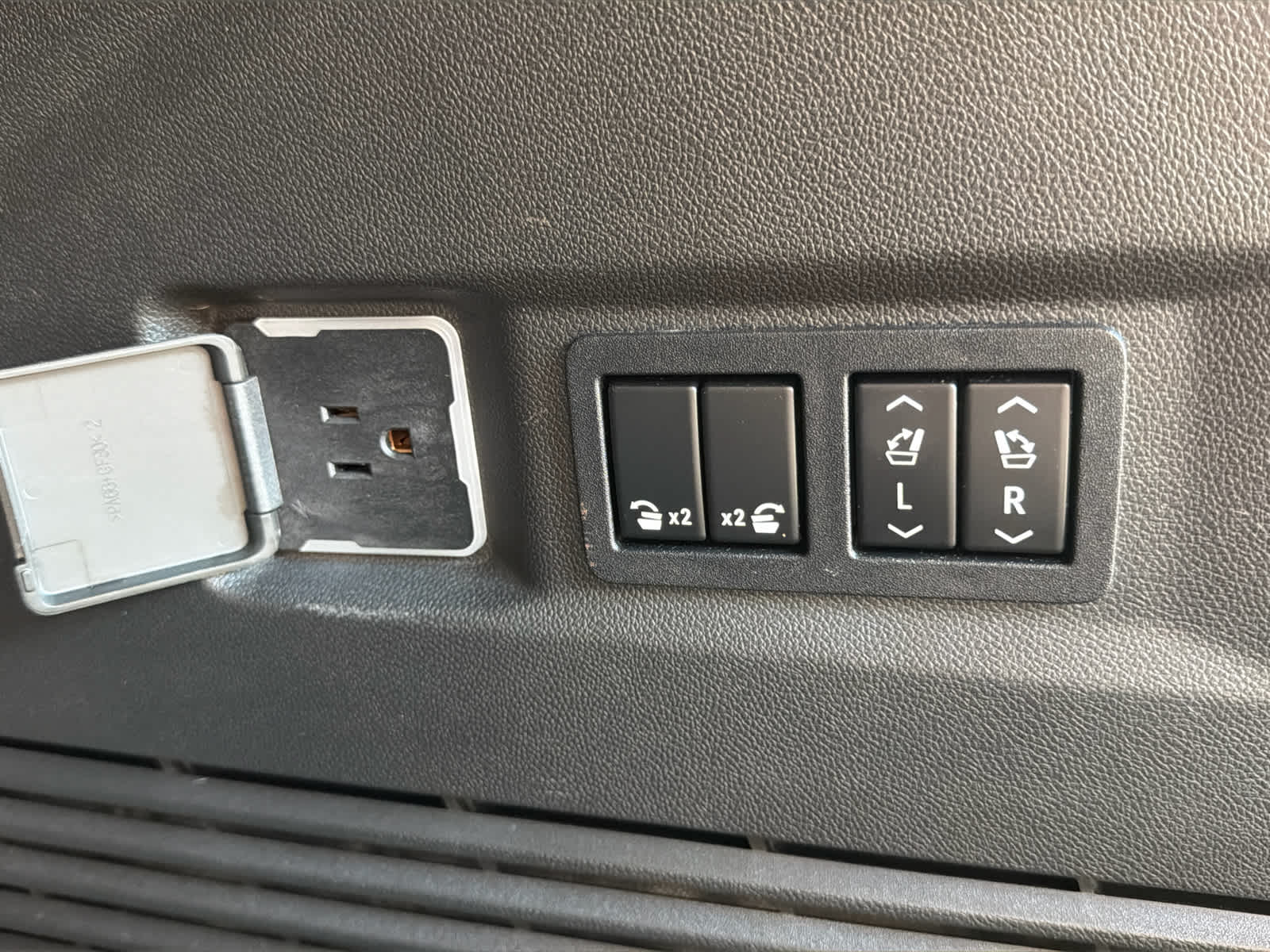 2021 Chevrolet Tahoe High Country photo 26