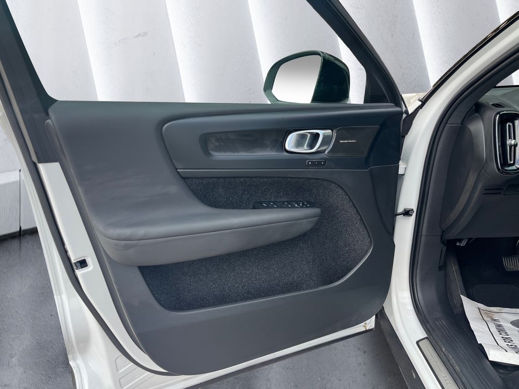 2024 Volvo XC40 Recharge Ultimate photo 12