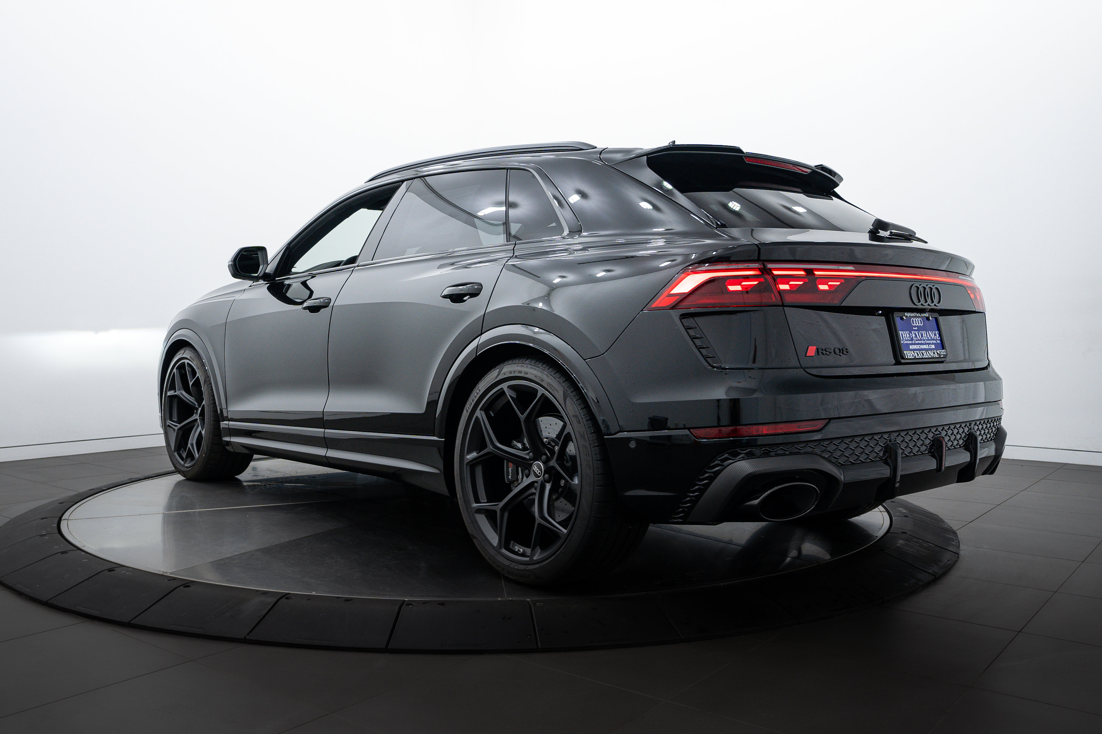 2025 Audi RS Q8 photo 5