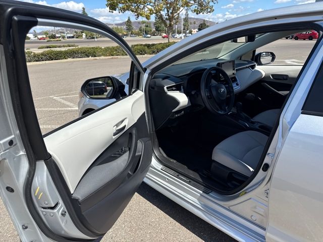 2022 Toyota Corolla Hybrid LE photo 22