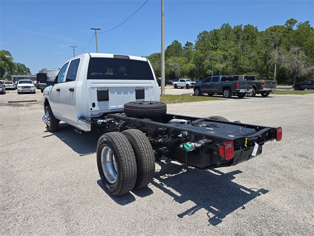 2025 Ram 3500 Tradesman photo 4