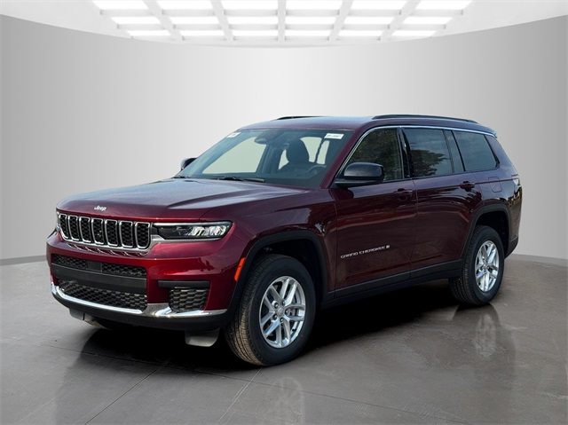 2025 Jeep Grand Cherokee Laredo photo 3