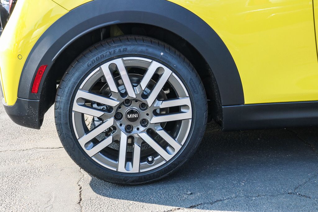 2025 Mini Cooper 2 Door Hardtop Signature photo 9