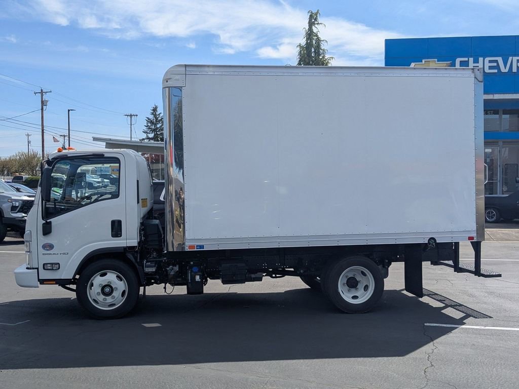 2024 Chevrolet Silverado 5500HD photo 3