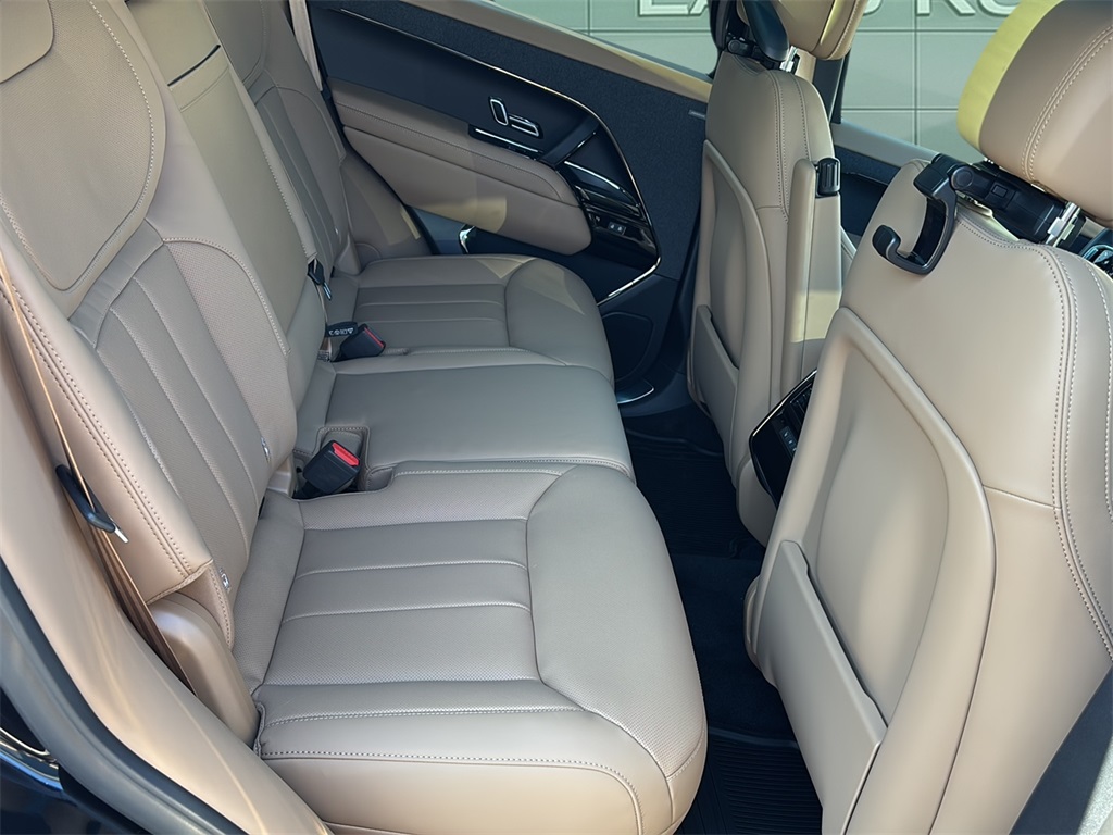 2025 Land Rover Range Rover Sport SE photo 15