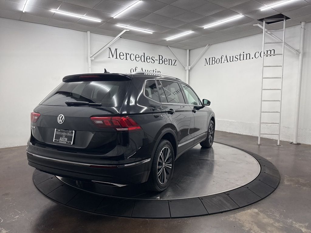 2019 Volkswagen Tiguan SEL R-Line photo 5