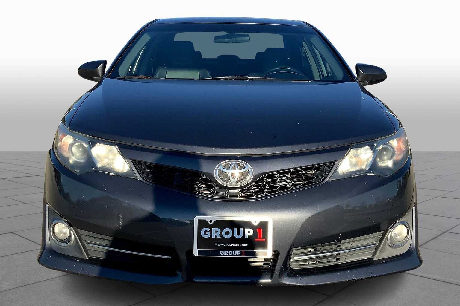 2012 Toyota Camry SE photo 3
