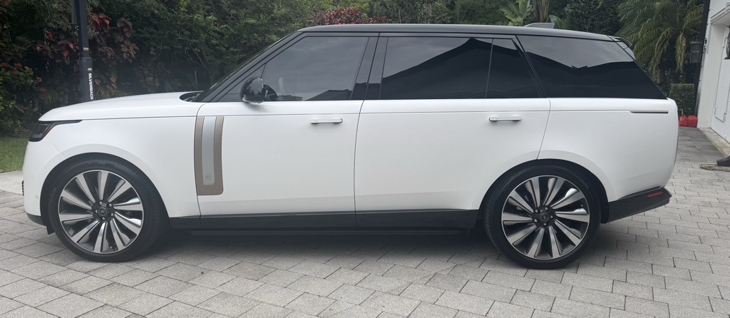 2025 Land Rover Range Rover SV