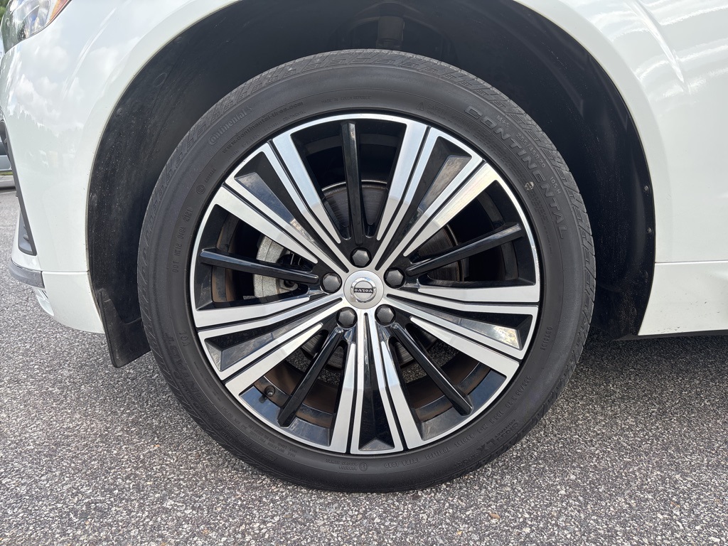 2022 Volvo XC60 B5 Inscription photo 11