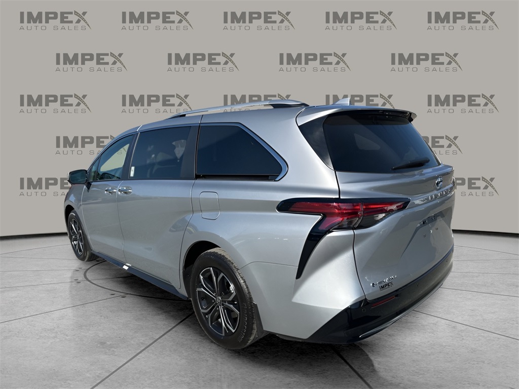2025 Toyota Sienna Platinum photo 3