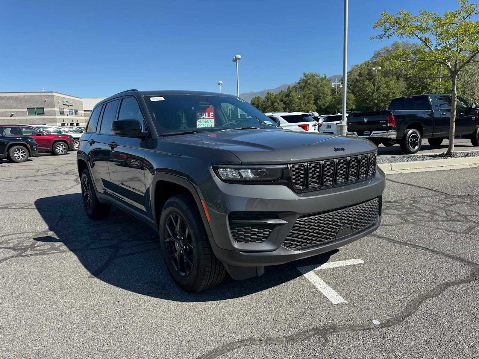 2025 Jeep Grand Cherokee Altitude X photo 4