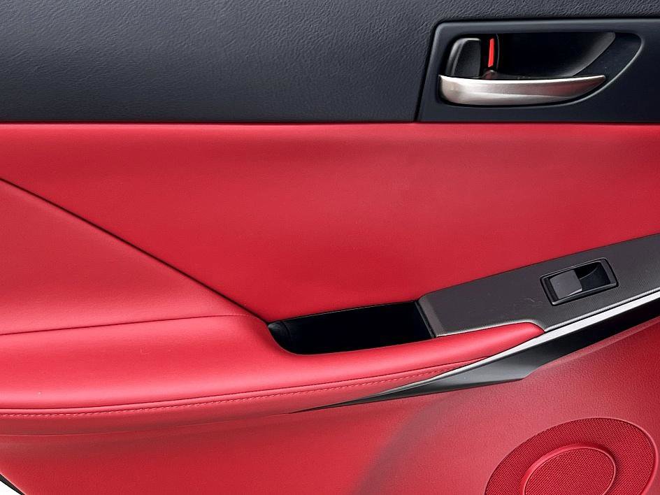 2024 Lexus IS 300 F SPORT photo 9
