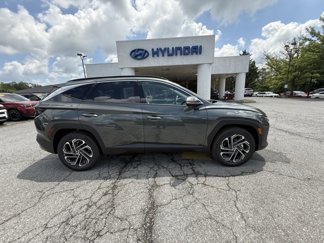 2025 Hyundai Tucson Hybrid Limited photo 2