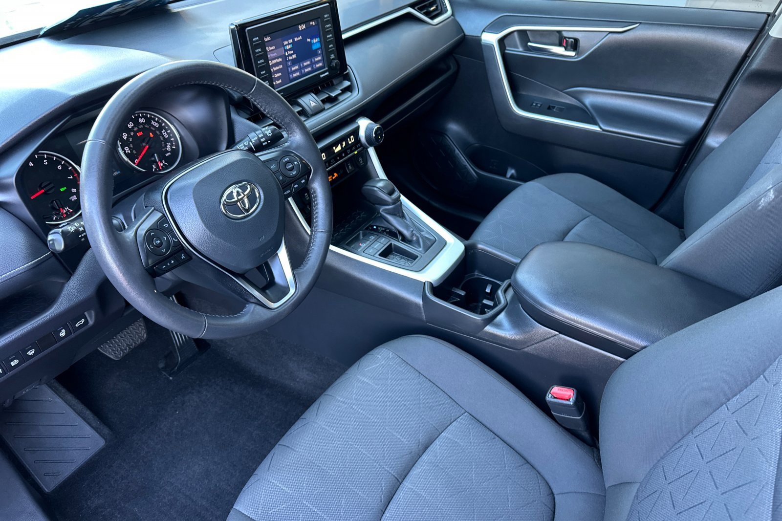 2022 Toyota RAV4 XLE photo 10