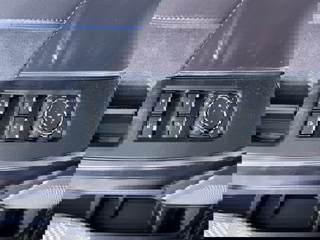 2025 Ford F-150 Platinum photo 13