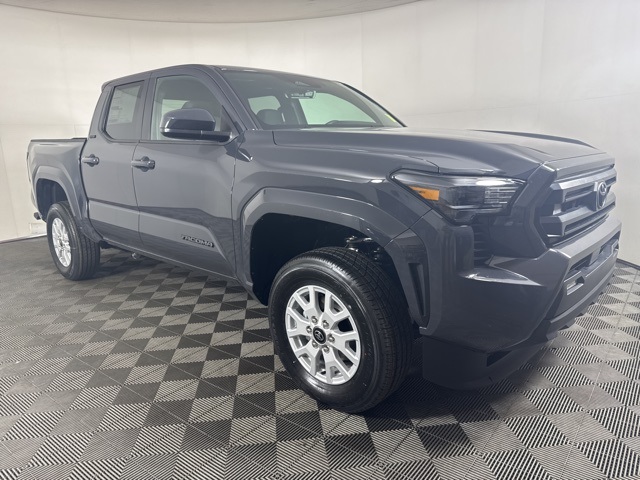 2025 Toyota Tacoma SR5's photo