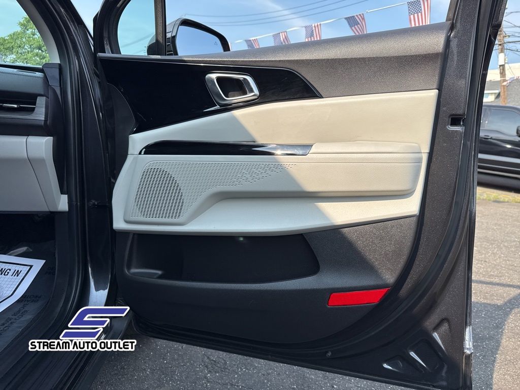 2024 Kia Carnival SX photo 13