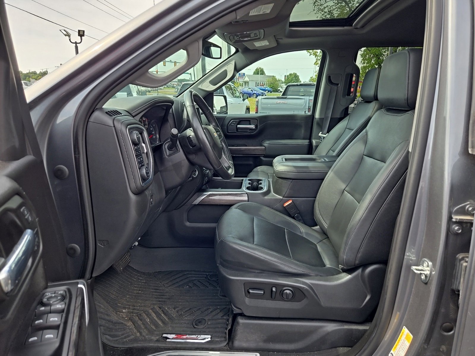 2021 Chevrolet Silverado 1500 LTZ photo 3