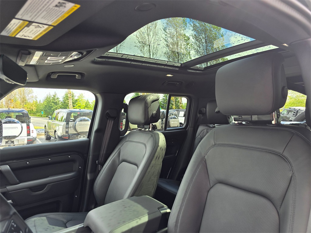 2025 Land Rover Defender 130 X-Dynamic SE photo 22