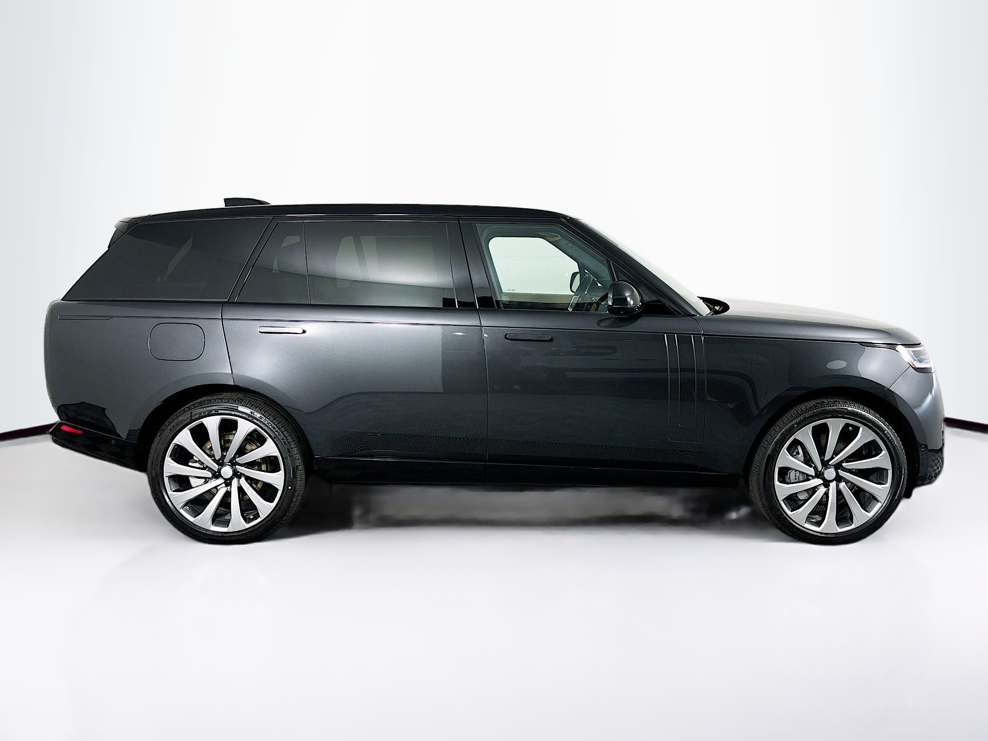 2025 Land Rover Range Rover SE photo 4