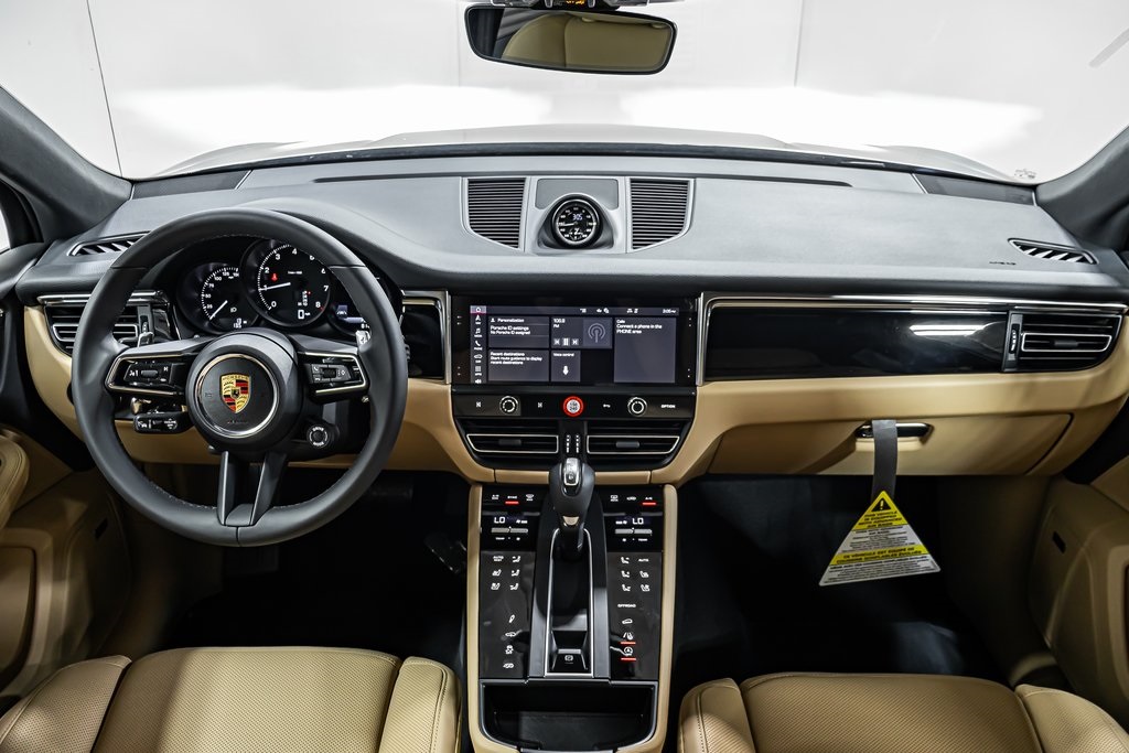 2025 Porsche Macan T photo 12