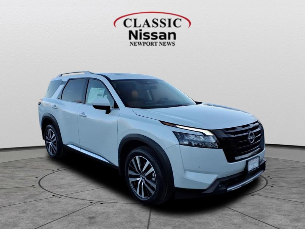 2025 Nissan Pathfinder Platinum's photo