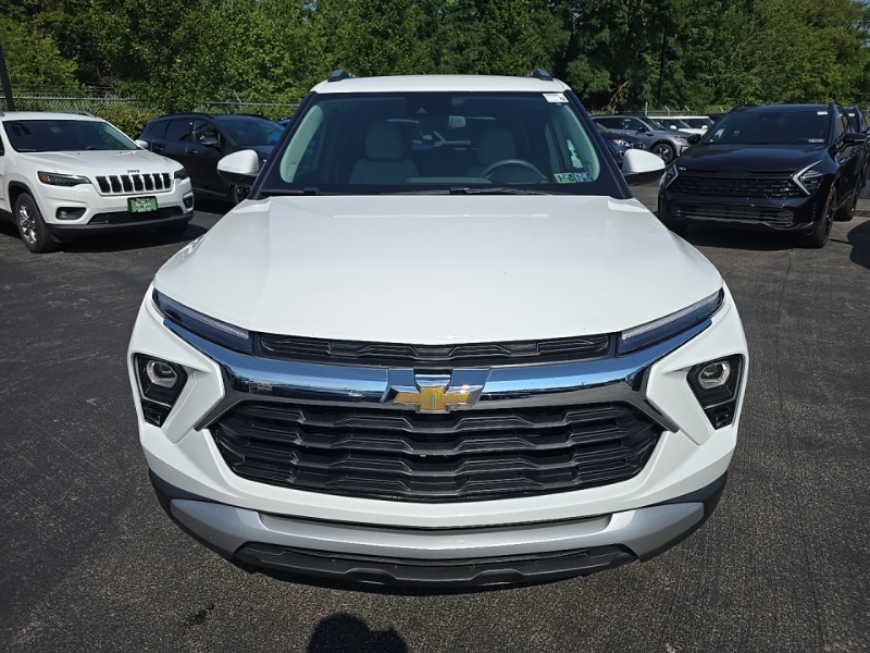 2024 Chevrolet Trailblazer LT photo 2